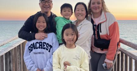 Au pair con familia de acogida en la playa