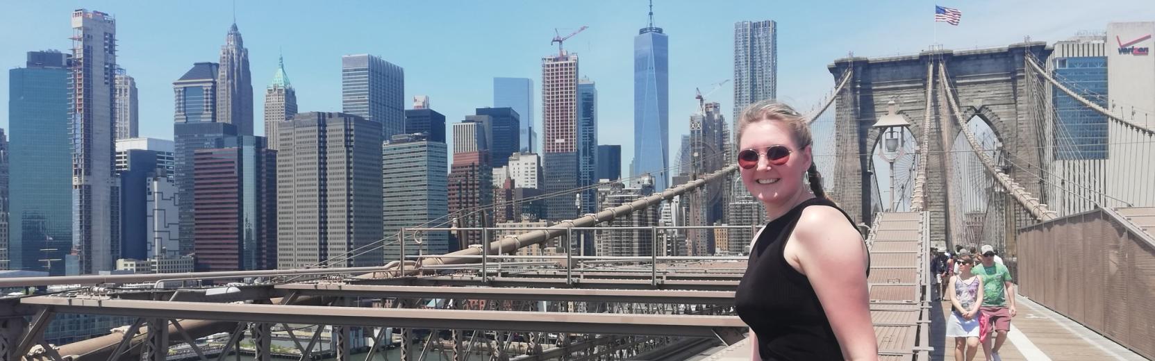 Laura en Nueva York Au pair Laura en el puente de Brooklyn